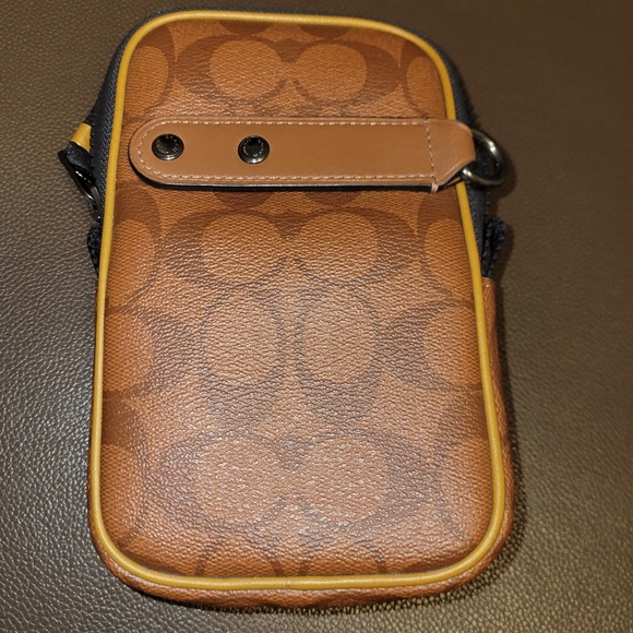 Coach leather cell phone wallet - Picture 3 of 8